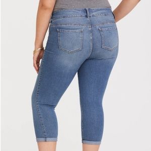 torrid Jeans - Torrid | Medium Wash 3 Button Cropped Jegging torrid Jeans - Torrid | Medium Wash 3 Button Cropped Jegging